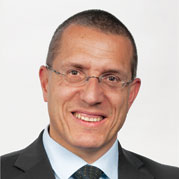 Erfolgreiche nichtchirurgische Periiimplantitistherapie